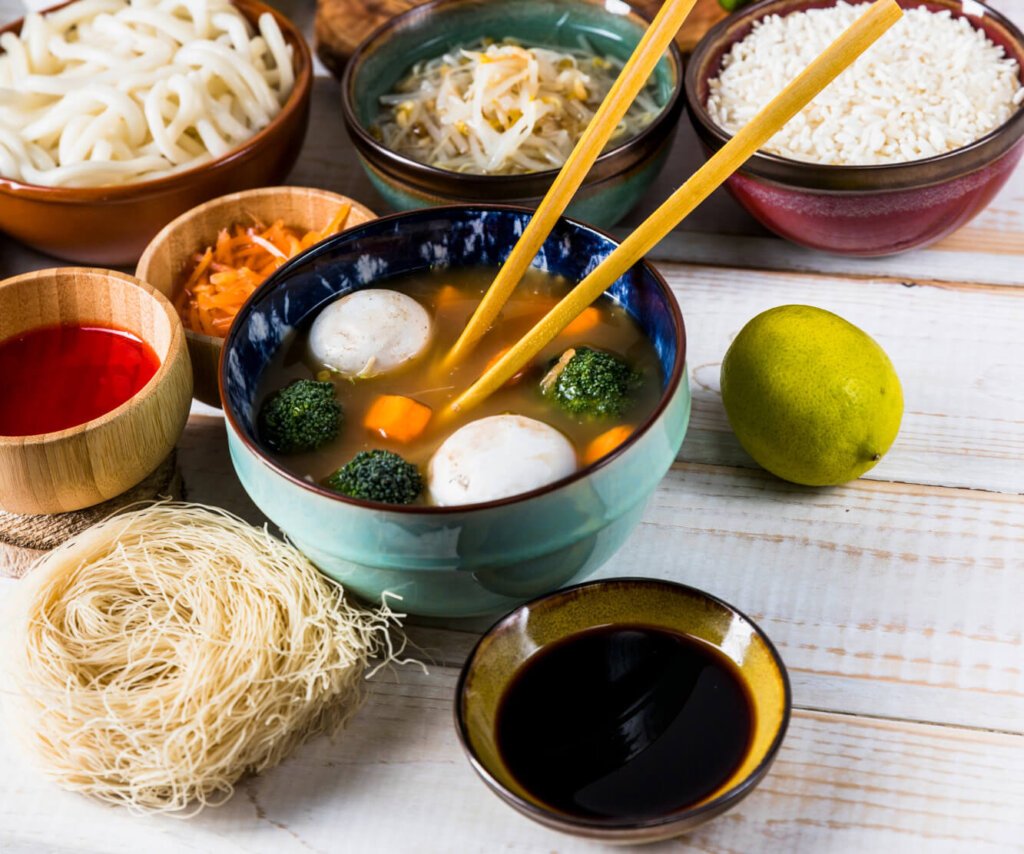Warme und bekömmliche Ernährung im Frühling – Congee, Gemüse und frische Zutaten für die Darmgesundheit