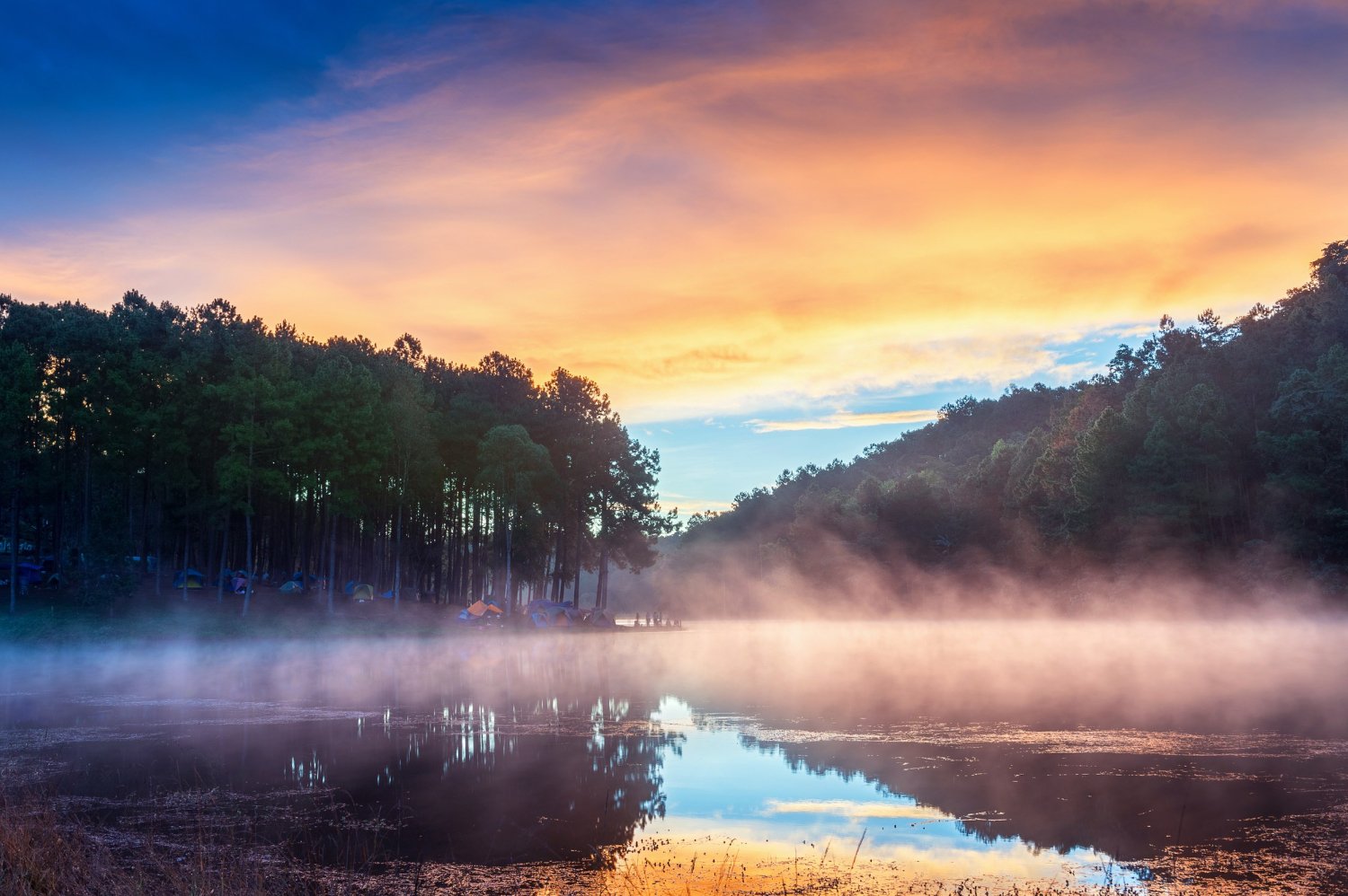 Stille Natur am See als Symbol für Ruhe und Unterstützung bei innerer Unruhe